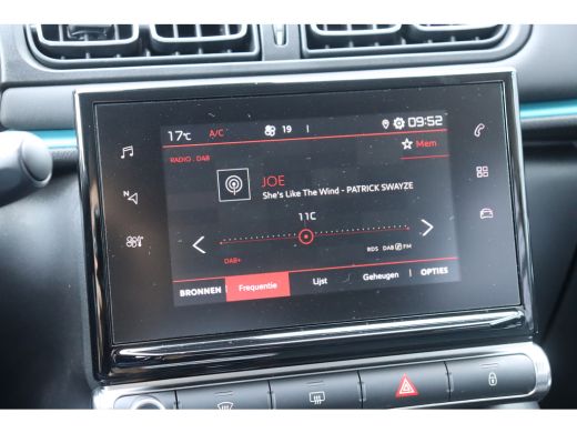 Citroën C3 Citroën 1.2 PURETECH 83PK 5-DRS SHINE BUSINESS / NAVI / CLIMA / LED / PDC / 16" LMV / KEYLESS / W... ActivLease financial lease