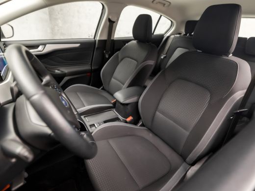 Ford Focus 1.0 EcoBoost Sport (APPLE CARPLAY, GROOT NAVI, CLIMATE, CRUISE, LED KOPLAMPEN, SPORTSTOELEN, LM V... ActivLease financial lease