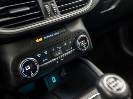 Ford Focus 1.0 EcoBoost Sport (APPLE CARPLAY, GROOT NAVI, CLIMATE, CRUISE, LED KOPLAMPEN, SPORTSTOELEN, LM V... ActivLease financial lease