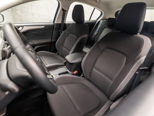 Ford Focus 1.0 EcoBoost Sport (APPLE CARPLAY, GROOT NAVI, CRUISE, SPORTSTOELEN, LANE ASSIST, PARKEERSENSOREN... ActivLease financial lease