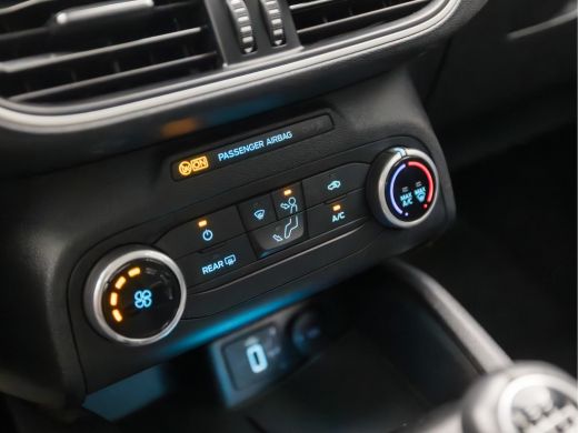 Ford Focus 1.0 EcoBoost Sport (APPLE CARPLAY, GROOT NAVI, CRUISE, SPORTSTOELEN, LANE ASSIST, PARKEERSENSOREN... ActivLease financial lease