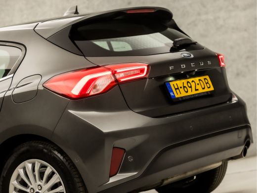 Ford Focus 1.0 EcoBoost Titanium Sport (APPLE CARPLAY, GROOT NAVI, CLIMATE, CAMERA, KEYLESS, LM VELGEN, SPOR... ActivLease financial lease