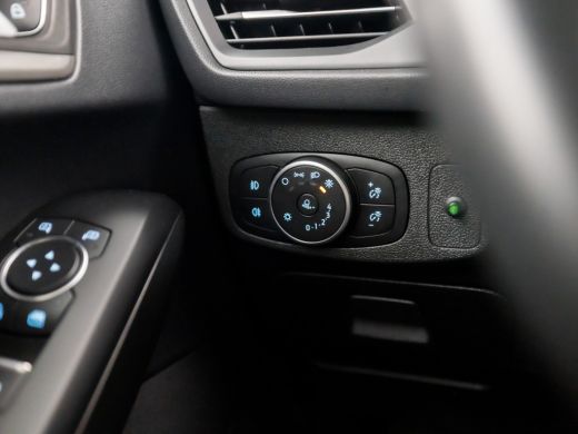 Ford Focus 1.0 EcoBoost Titanium Sport (APPLE CARPLAY, GROOT NAVI, CLIMATE, CAMERA, KEYLESS, LM VELGEN, SPOR... ActivLease financial lease