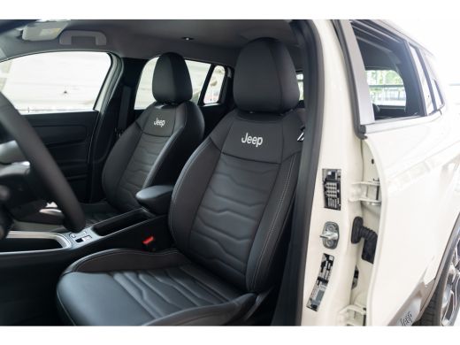 Jeep Avenger Summit 54 kWh | Lederen bekleding | Warmtepomp | El. Achterklep | Stoel en Stuurverwarming | Came... ActivLease financial lease