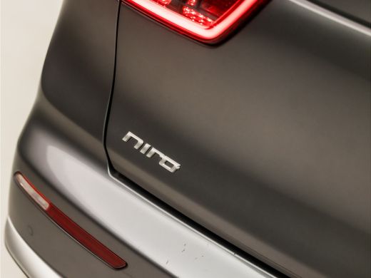 Kia Niro 1.6 GDi Hybrid DynamicLine 142Pk Automaat (APPLE CARPLAY, NAVIGATIE, LEDER, CAMERA, SPORTSTOELEN,... ActivLease financial lease