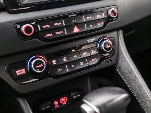 Kia Niro 1.6 GDi Hybrid DynamicLine 142Pk Automaat (APPLE CARPLAY, NAVIGATIE, LEDER, CAMERA, SPORTSTOELEN,... ActivLease financial lease