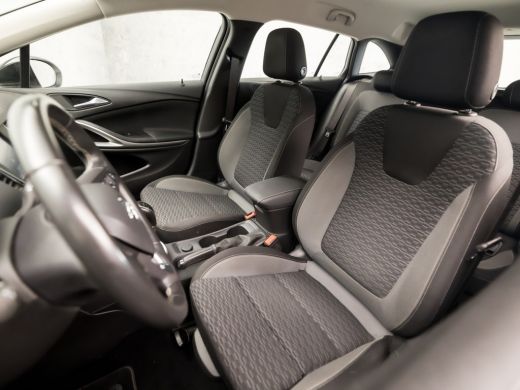 Opel Astra Sports Tourer 1.2 Sport (APPLE CARPLAY, NAVIGATIE, CRUISE, CAMERA, SPORTSTOELEN, PARKEERSENSOREN,... ActivLease financial lease