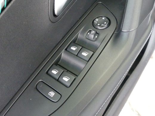 Peugeot 2008 1.2 PureTech 130PK Allure Pack Automaat | CAMERA | NAVI | PARKEERSENSOREN | CLIMATE CONTROL | ActivLease financial lease