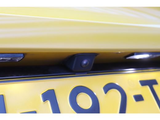 Peugeot 208 1.2 PURETECH 100PK GT PACK / NAVI / LEDER / CLIMA / PDC / 17" LMV / CAMERA / KEYLESS / FULL-LED /... ActivLease financial lease