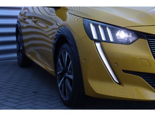 Peugeot 208 1.2 PURETECH 100PK GT PACK / NAVI / LEDER / CLIMA / PDC / 17" LMV / CAMERA / KEYLESS / FULL-LED /... ActivLease financial lease