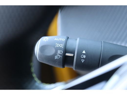 Peugeot 208 1.2 PURETECH 100PK GT PACK / NAVI / LEDER / CLIMA / PDC / 17" LMV / CAMERA / KEYLESS / FULL-LED /... ActivLease financial lease