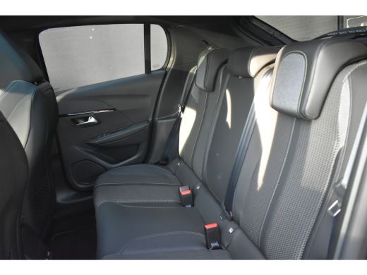 Peugeot 208 1.2 PureTech GT-Line 100pk Automaat | Panoramadak | Adaptive Cruise | Stoelverwarming | Dodehoek-... ActivLease financial lease