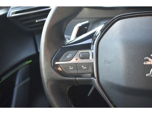 Peugeot 208 1.2 PureTech GT-Line 100pk Automaat | Panoramadak | Adaptive Cruise | Stoelverwarming | Dodehoek-... ActivLease financial lease