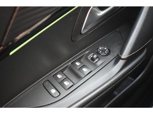 Peugeot 208 1.2 PureTech GT-Line 100pk Automaat | Panoramadak | Adaptive Cruise | Stoelverwarming | Dodehoek-... ActivLease financial lease