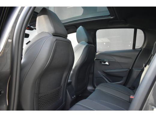 Peugeot 208 1.2 PureTech GT-Line 100pk Automaat | Panoramadak | Adaptive Cruise | Stoelverwarming | Dodehoek-... ActivLease financial lease