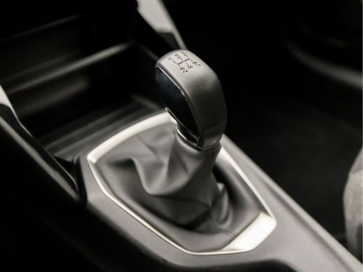 Peugeot 208 1.2 PureTech Sport (APPLE ARPLAY, GROOT NAVI, PARKEERSENSOREN, SPORTSTOELEN, LED KOPLAMPEN, LANE ... ActivLease financial lease