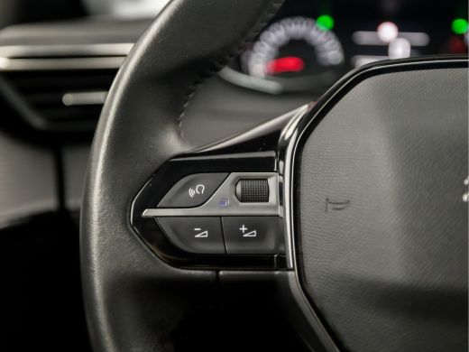 Peugeot 208 1.2 PureTech Sport (APPLE ARPLAY, GROOT NAVI, PARKEERSENSOREN, SPORTSTOELEN, LED KOPLAMPEN, LANE ... ActivLease financial lease