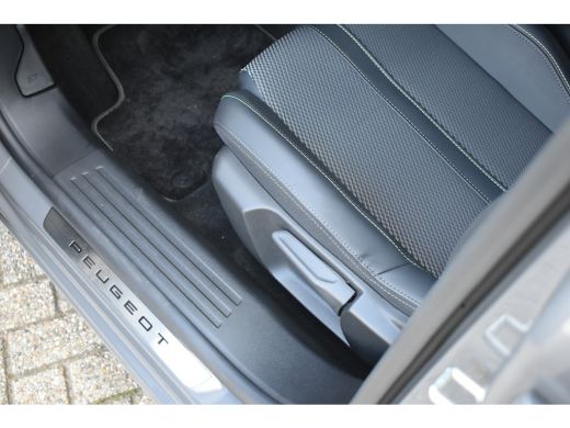Peugeot e-2008 EV GT 54 kWh 156pk 3 Fase | Warmtepomp | Adaptive Cruise | 3D Navigatie | Sfeerverlichting | Driv... ActivLease financial lease