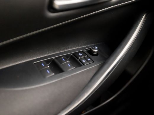 Toyota Corolla Touring Sports 1.8 Hybrid Sport Automaat (APPLE CARPLAY, NAVIGATIE, ADAPTIVE CRUISE, KEYLESS, SPORTSTOELEN, CAME... ActivLease financial lease