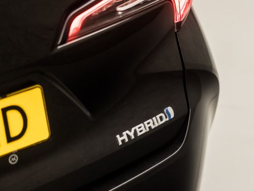 Toyota Corolla Touring Sports 1.8 Hybrid Sport Automaat (APPLE CARPLAY, NAVIGATIE, ADAPTIVE CRUISE, KEYLESS, SPORTSTOELEN, CAME... ActivLease financial lease