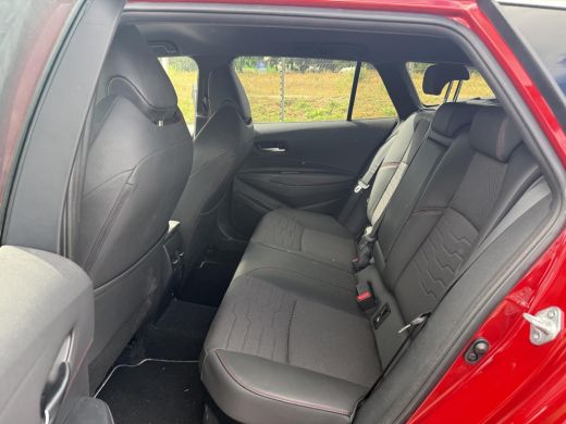 Toyota Corolla Touring Sports 1.8 Hybrid Style **NAVIGATIE/ ELEKTRISCHE ACHTERKLEP/ DODEHOEK DETECTIE/ STOELVERWARMING/ 36 MAAN... ActivLease financial lease