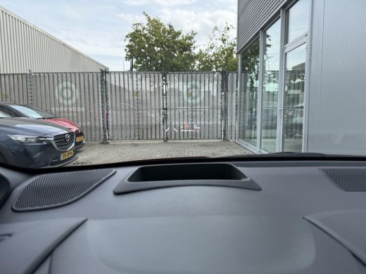 Toyota Yaris 1.5 Hybrid GR Sport **NAVIGATIE/ DODEHOEK DETECTIE/ HEADS-UP DISPLAY/ 36 MAANDEN GARANTIE** ActivLease financial lease