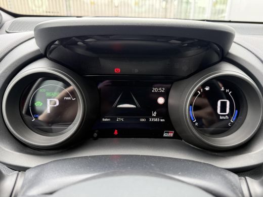 Toyota Yaris 1.5 Hybrid GR Sport **NAVIGATIE/ DODEHOEK DETECTIE/ HEADS-UP DISPLAY/ 36 MAANDEN GARANTIE** ActivLease financial lease
