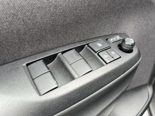 Toyota Yaris Cross 1.5 Hybrid 115 First Edition | Navigatie | Achteruitrijcamera | Stuurverwarming | Stoelverwarming ActivLease financial lease