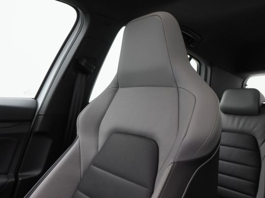 Volkswagen Golf 1.4 eHybrid GTE | Full LED | Panorama Dak | Carplay | Climate Control | Parkeersensoren | Stoel V... ActivLease financial lease