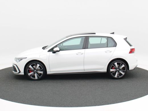 Volkswagen Golf 1.4 eHybrid GTE | Full LED | Panorama Dak | Carplay | Climate Control | Parkeersensoren | Stoel V... ActivLease financial lease