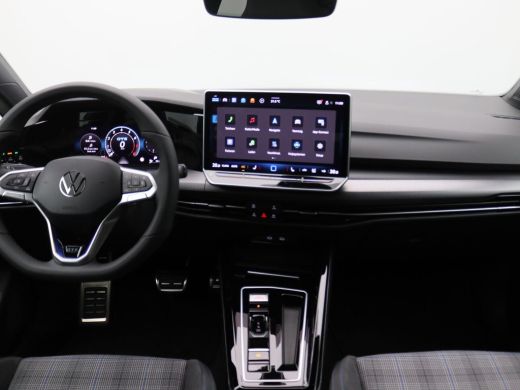 Volkswagen Golf 1.5 eHybrid GTE Trekhaak wegklapbaar, Head-up Display, Panoramadak, Area View, 18" Catania LMV, A... ActivLease financial lease