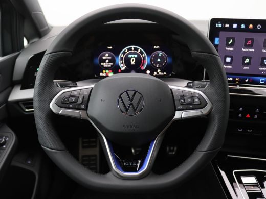 Volkswagen Golf 1.5 eHybrid GTE Trekhaak wegklapbaar, Head-up Display, Panoramadak, Area View, 18" Catania LMV, A... ActivLease financial lease