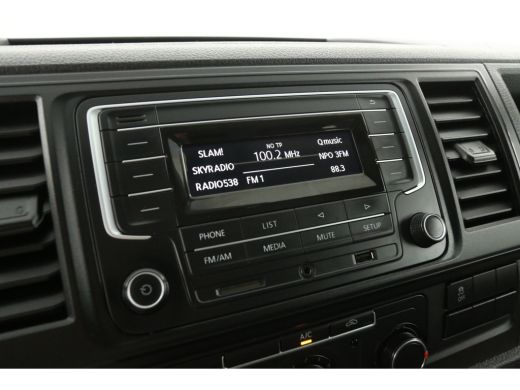 Volkswagen Transporter 2.0 TDI L2H1 | 140PK | DC | Airco | Trekhaak | Elektrpakket ActivLease financial lease