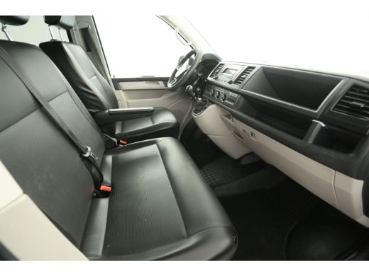 Volkswagen Transporter 2.0 TDI L2H1 | 140PK | DC | Airco | Trekhaak | Elektrpakket ActivLease financial lease
