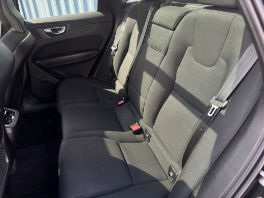 Volvo  XC60 2.0 B5 Momentum Exclusive Camera 360 | Trekhaak wegklapbaar | Airco | NAVI | Apple carplay/ Andro... ActivLease financial lease