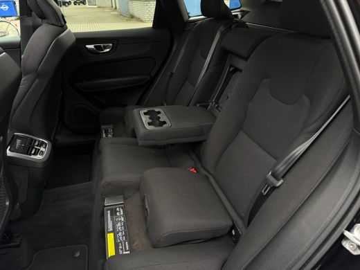 Volvo  XC60 2.0 B5 Momentum Exclusive Camera 360 | Trekhaak wegklapbaar | Airco | NAVI | Apple carplay/ Andro... ActivLease financial lease