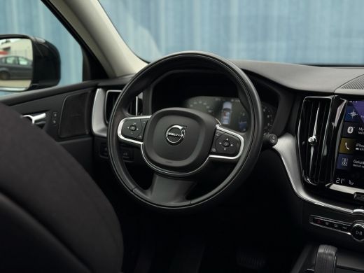 Volvo  XC60 2.0 B5 Momentum Exclusive Camera 360 | Trekhaak wegklapbaar | Airco | NAVI | Apple carplay/ Andro... ActivLease financial lease