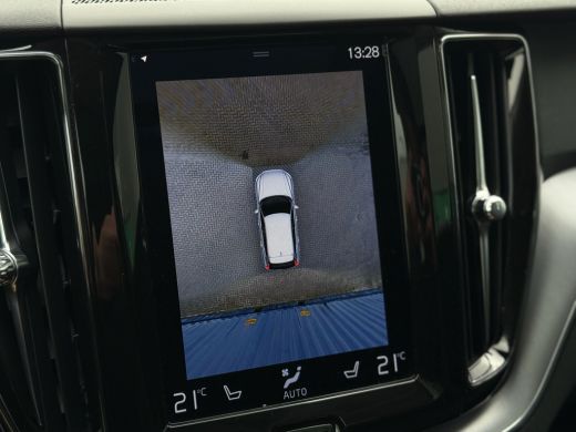 Volvo  XC60 2.0 B5 Momentum Exclusive Camera 360 | Trekhaak wegklapbaar | Airco | NAVI | Apple carplay/ Andro... ActivLease financial lease