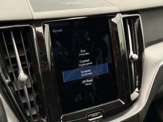 Volvo  XC60 2.0 B5 Momentum Exclusive Camera 360 | Trekhaak wegklapbaar | Airco | NAVI | Apple carplay/ Andro... ActivLease financial lease