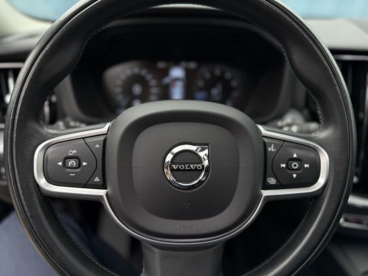 Volvo  XC60 2.0 B5 Momentum Exclusive Camera 360 | Trekhaak wegklapbaar | Airco | NAVI | Apple carplay/ Andro... ActivLease financial lease