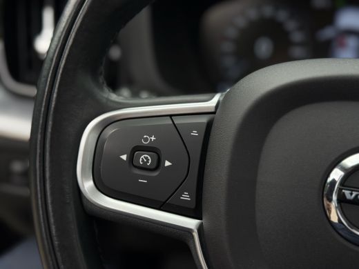 Volvo  XC60 2.0 B5 Momentum Exclusive Camera 360 | Trekhaak wegklapbaar | Airco | NAVI | Apple carplay/ Andro... ActivLease financial lease