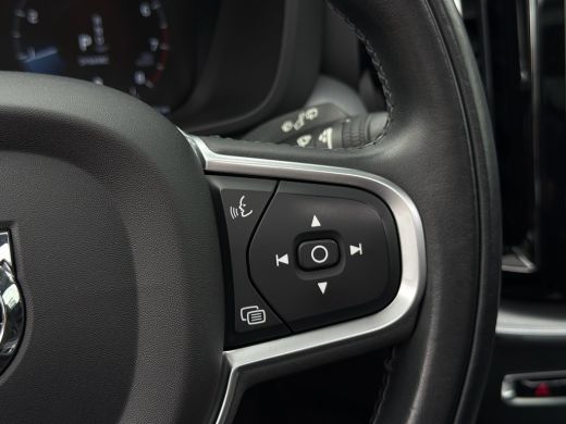 Volvo  XC60 2.0 B5 Momentum Exclusive Camera 360 | Trekhaak wegklapbaar | Airco | NAVI | Apple carplay/ Andro... ActivLease financial lease