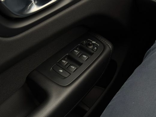 Volvo  XC60 2.0 B5 Momentum Exclusive Camera 360 | Trekhaak wegklapbaar | Airco | NAVI | Apple carplay/ Andro... ActivLease financial lease