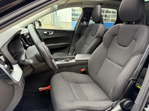 Volvo  XC60 2.0 B5 Momentum Exclusive Camera 360 | Trekhaak wegklapbaar | Airco | NAVI | Apple carplay/ Andro... ActivLease financial lease