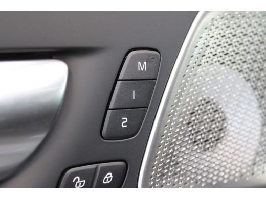 Volvo  XC60 T6 350PK AWD Ultra Black Edition | Heico | B&W | Luchtvering | 22" ActivLease financial lease