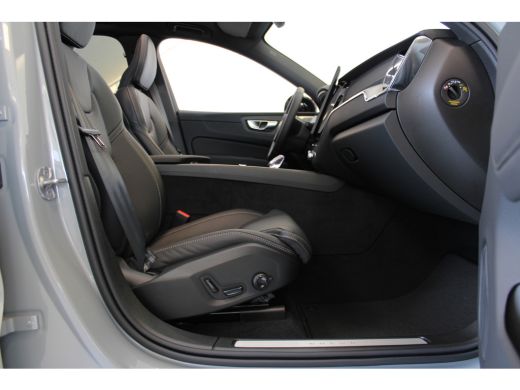 Volvo  XC60 T6 350PK AWD Ultra Black Edition | Heico | B&W | Luchtvering | 22" ActivLease financial lease