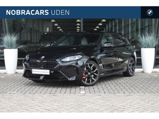BMW 1 Serie 120 High Executive M Sport Automaat / Panoramadak / Sportstoelen / M Adaptief onderstel / Adaptie... BMW 1 Serie 120 High Executive M Sport Automaat / Panoramadak / Sportstoelen / M Adaptief onderstel / Adaptie...