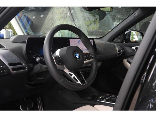 BMW 1 Serie 120 High Executive M Sport Automaat / Panoramadak / Sportstoelen / M Adaptief onderstel / Adaptie... ActivLease financial lease