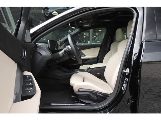 BMW 1 Serie 120 High Executive M Sport Automaat / Panoramadak / Sportstoelen / M Adaptief onderstel / Adaptie... ActivLease financial lease
