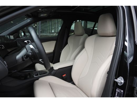 BMW 1 Serie 120 High Executive M Sport Automaat / Panoramadak / Sportstoelen / M Adaptief onderstel / Adaptie... ActivLease financial lease